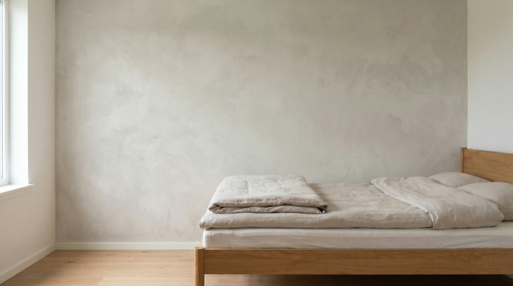 Bedroom in greige limewash